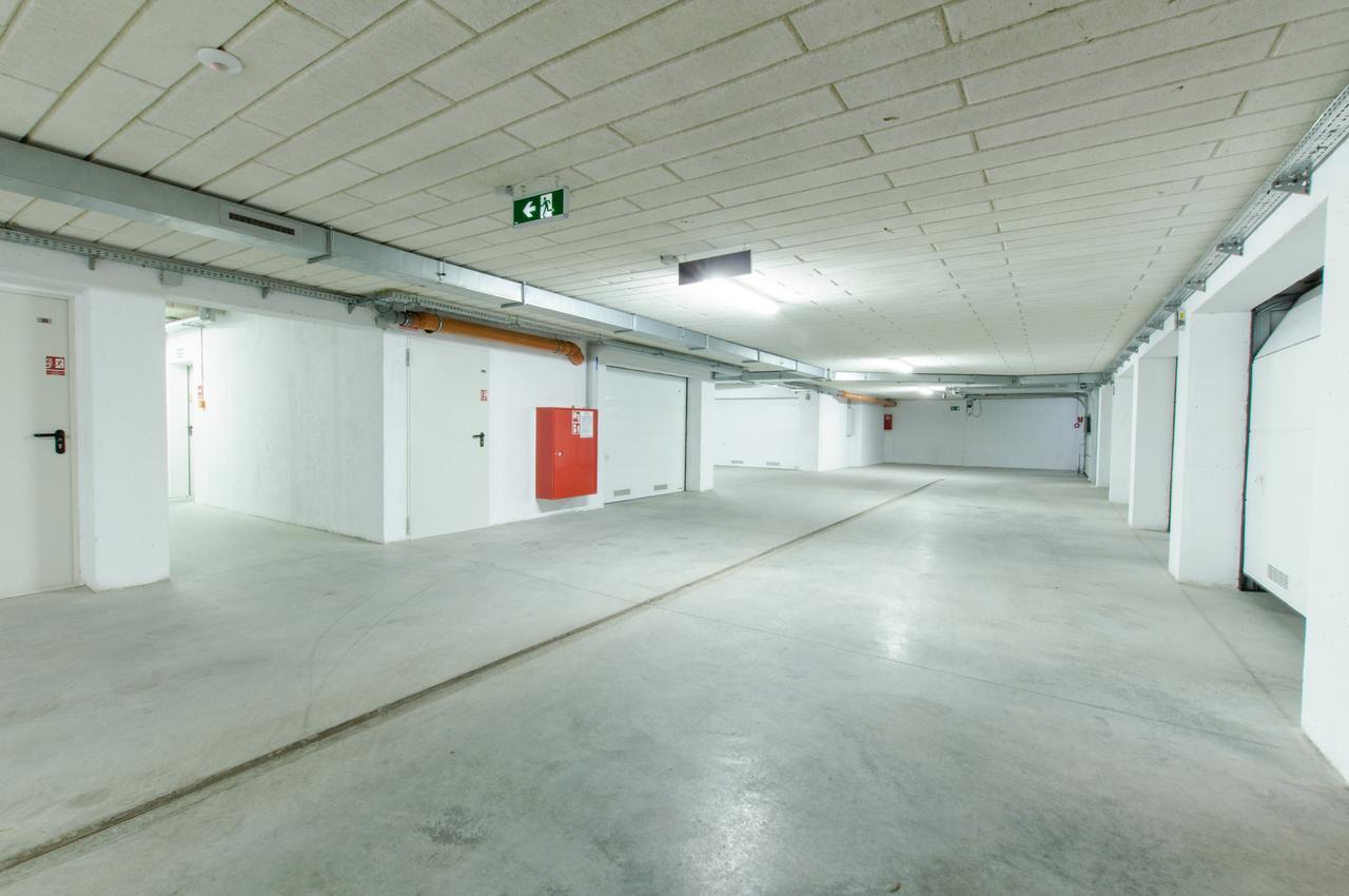 Z Garazem Solna 11c/306 *